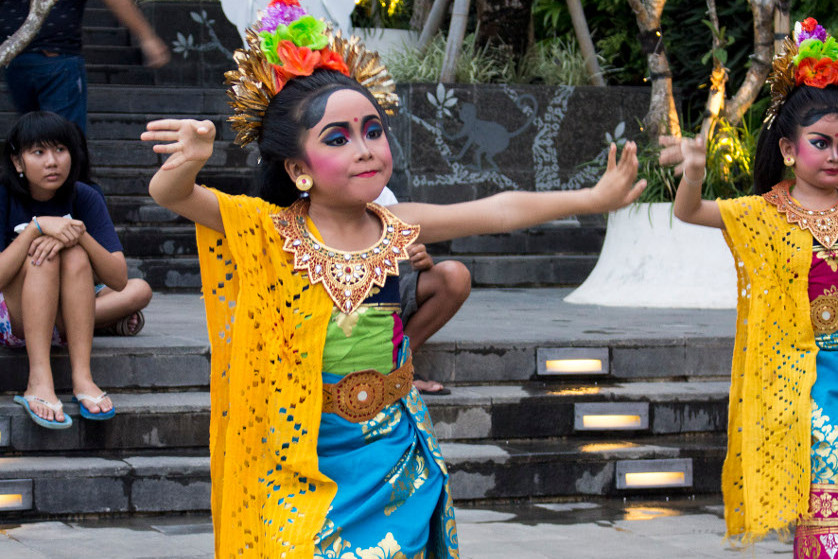 http://images.malkelapagading.com/album/3471//Balinese-Dance-03.jpg
