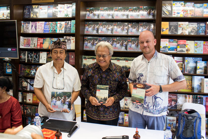 Cultural Discussion on Balinese Heritage at Periplus Bookstore