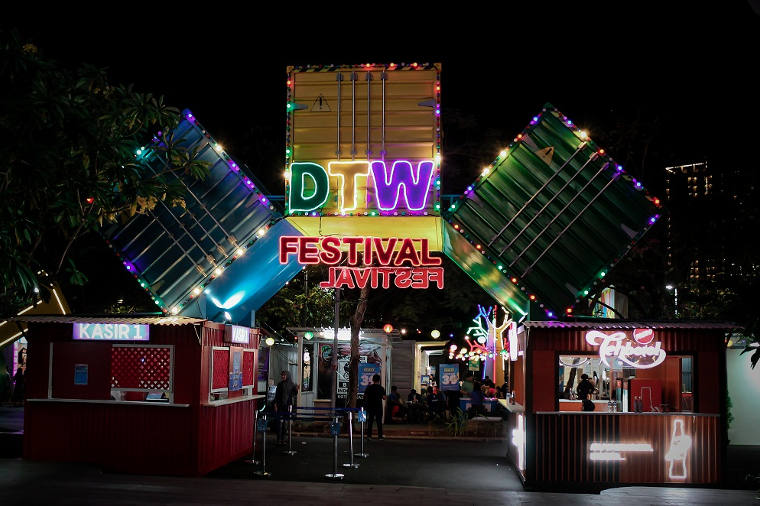 Selebrasi Kekinian Downtown Walk Festival di Summarecon Mall Bekasi