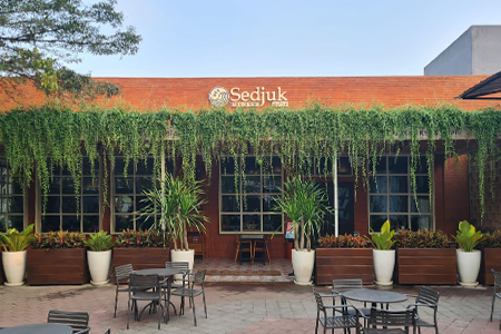 Sedjuk Bakmi & Kopi