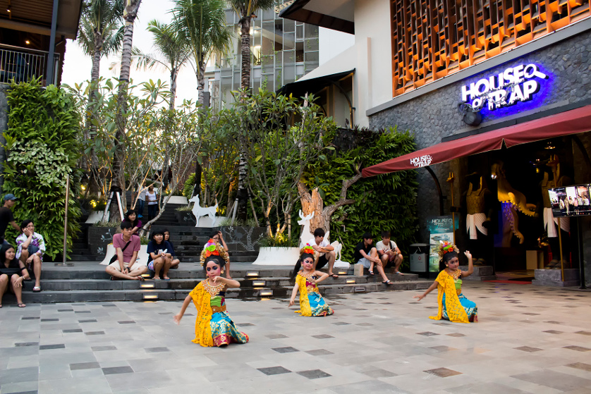 https://images.malkelapagading.com/album/3471//Balinese-Dance-02.jpg