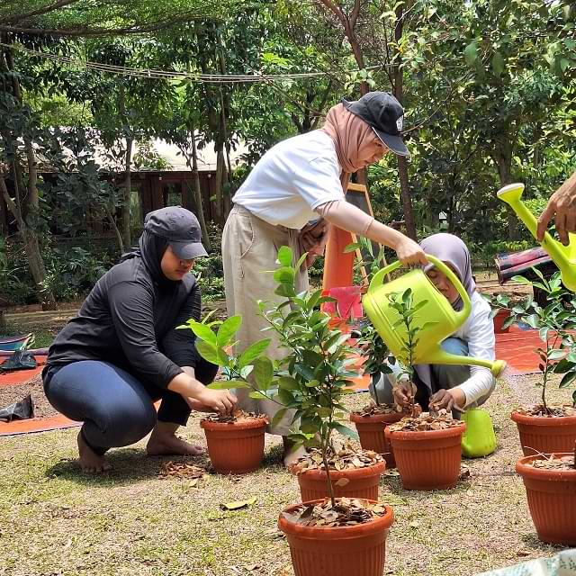 https://images.malkelapagading.com/album/6949//ABM_-_27_OKT_2023_-_Tips_trick_menyiram_tanaman_dalam_pot_(1).jpg