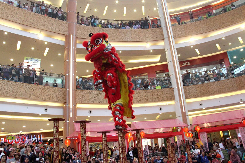 Barongsai Meriahkan Suasana di Summarecon Mall Bekasi