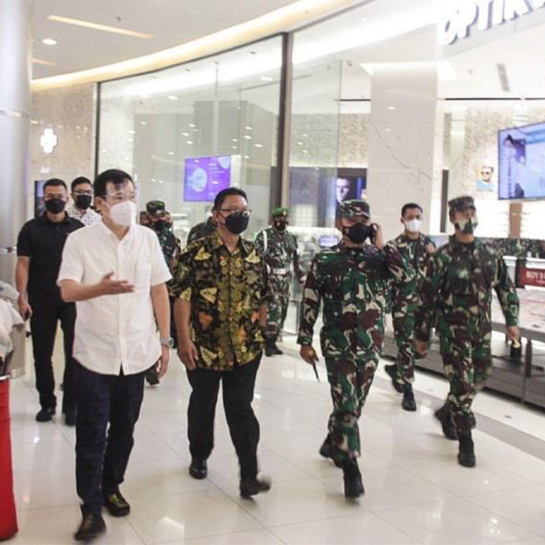 Panglima Kodam Jaya Meninjau Penerapan Protokol Kesehatan di Summarecon Mall Bekasi