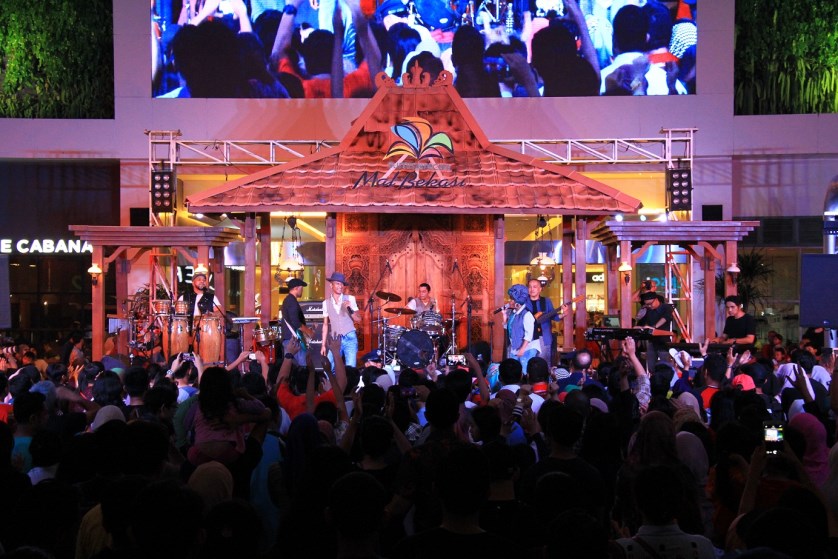 The Groove Membuka Hiburan Musik di Festival Kuliner Bekasi