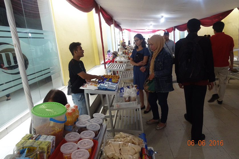 Ngabuburit di Bazaar Ramadhan Sinpasa